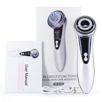 The beauty device cleans the face